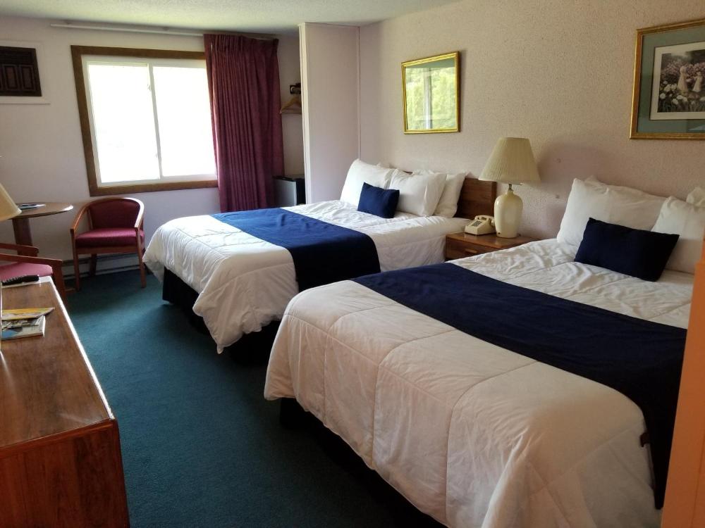 Queen Room with Two Queen Beds interior